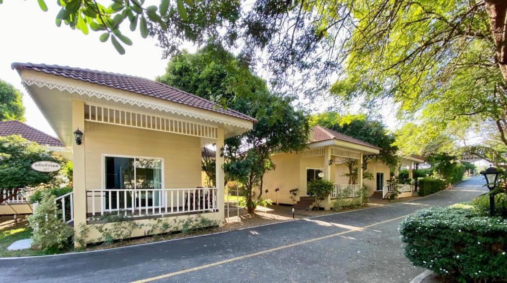 Ruen Maihom Riverside Cottage Kanchanaburi Exterior photo